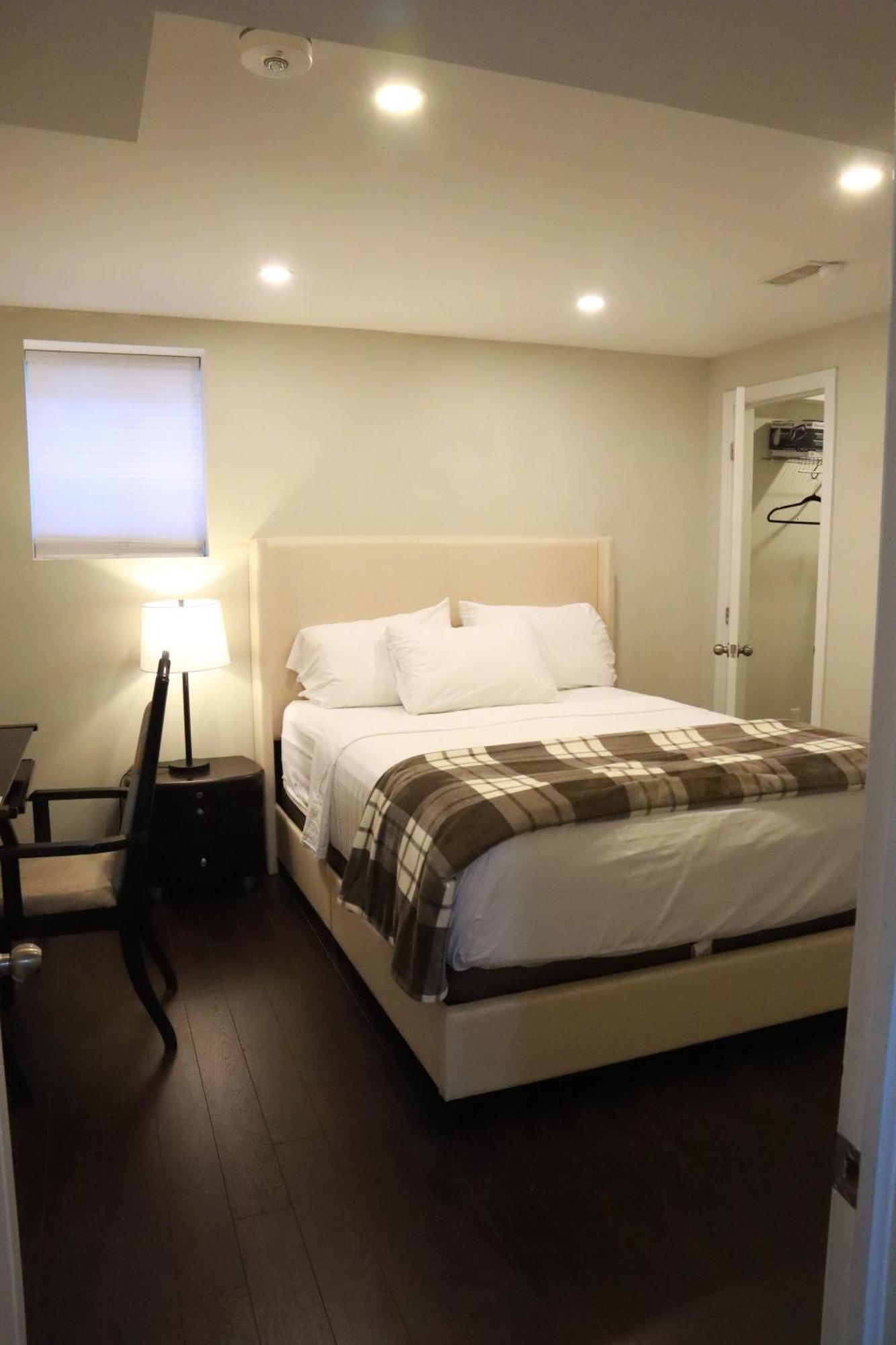 Stunning Furnished 2Bedroom/2Washroom Apartment Μπράμπτον Εξωτερικό φωτογραφία