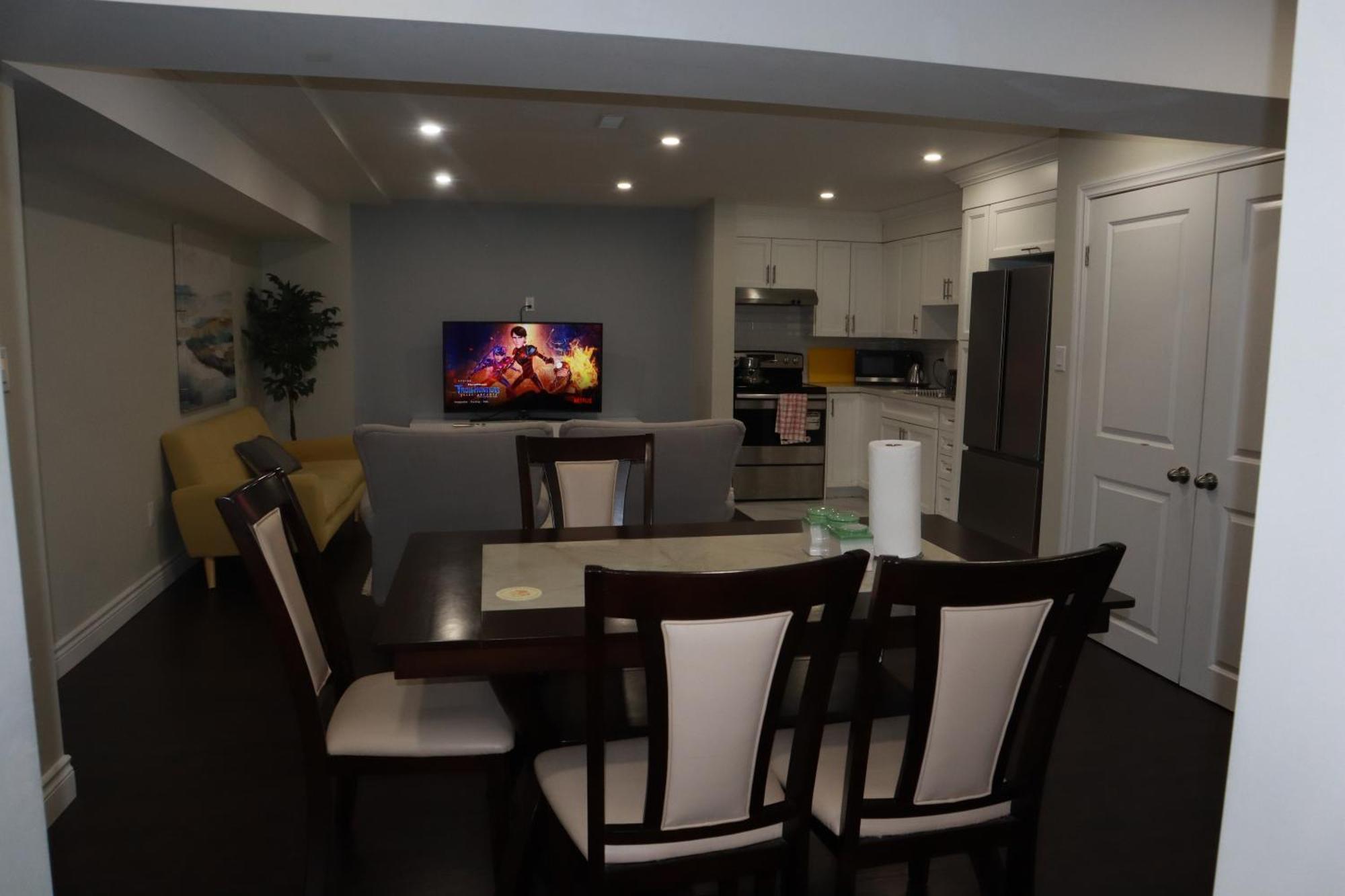 Stunning Furnished 2Bedroom/2Washroom Apartment Μπράμπτον Εξωτερικό φωτογραφία