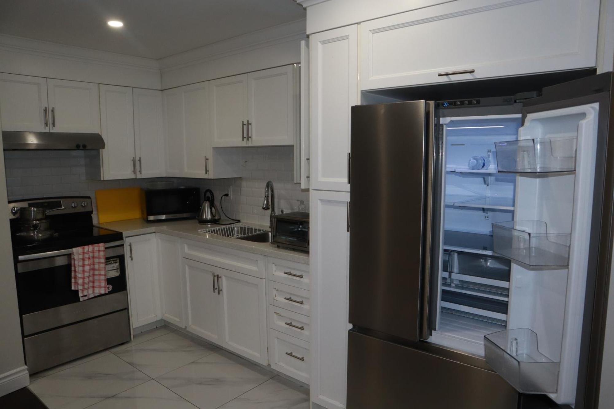 Stunning Furnished 2Bedroom/2Washroom Apartment Μπράμπτον Εξωτερικό φωτογραφία