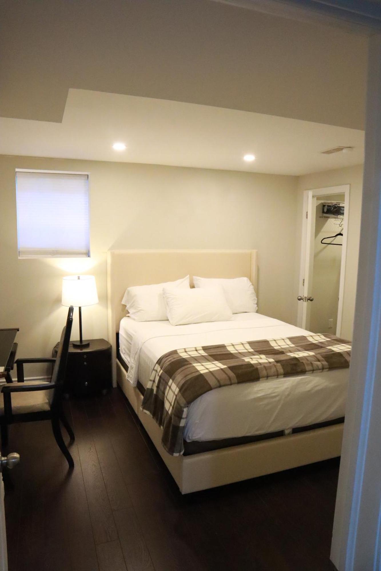 Stunning Furnished 2Bedroom/2Washroom Apartment Μπράμπτον Εξωτερικό φωτογραφία