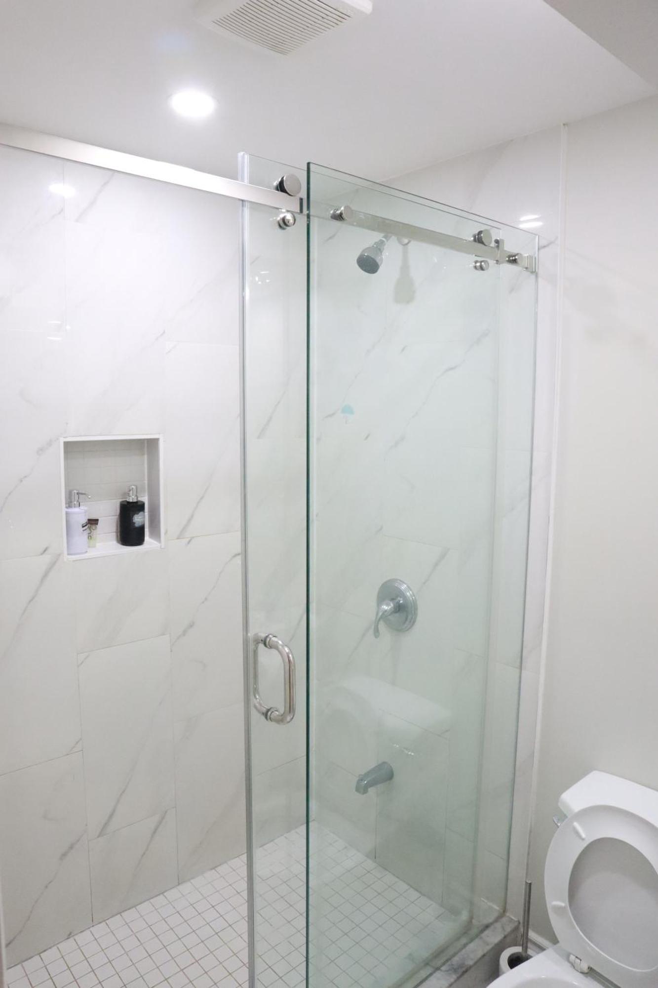 Stunning Furnished 2Bedroom/2Washroom Apartment Μπράμπτον Εξωτερικό φωτογραφία