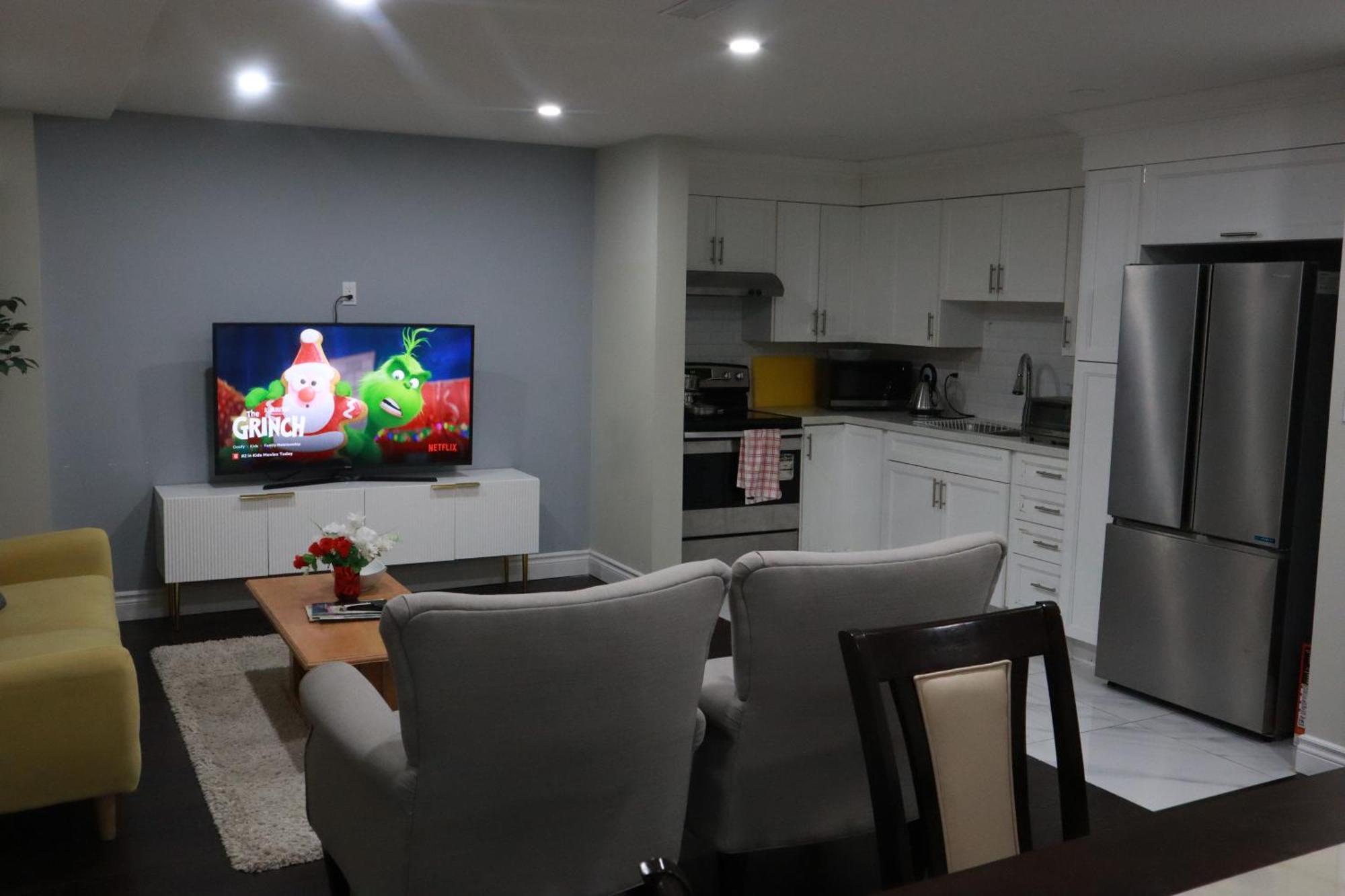 Stunning Furnished 2Bedroom/2Washroom Apartment Μπράμπτον Εξωτερικό φωτογραφία