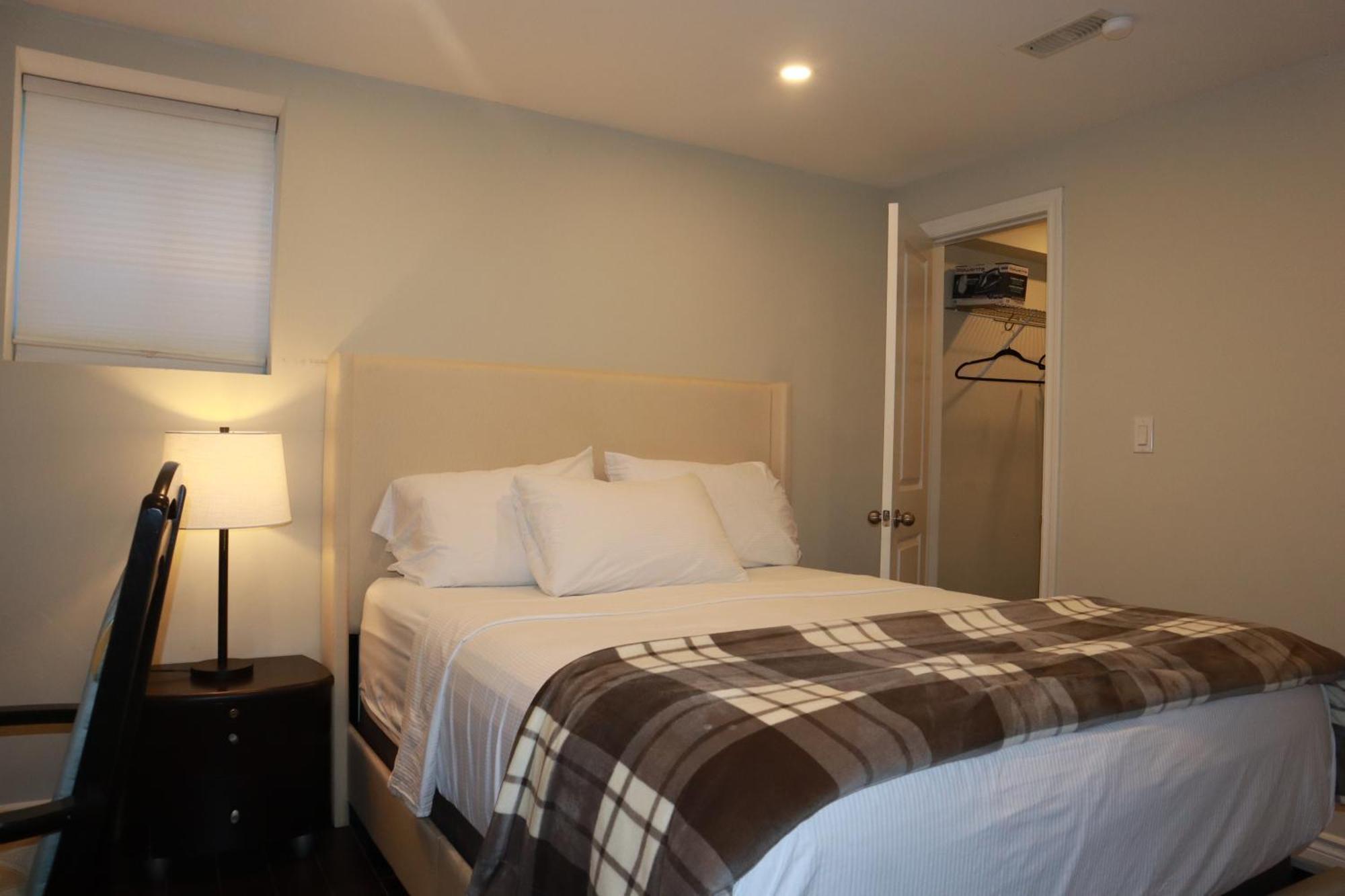 Stunning Furnished 2Bedroom/2Washroom Apartment Μπράμπτον Εξωτερικό φωτογραφία