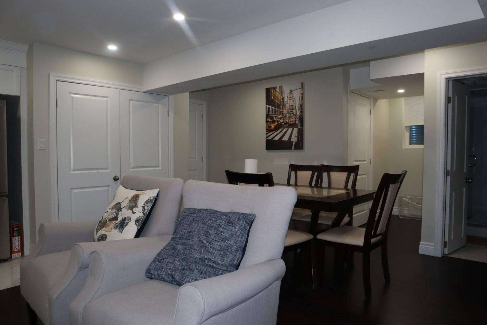 Stunning Furnished 2Bedroom/2Washroom Apartment Μπράμπτον Εξωτερικό φωτογραφία